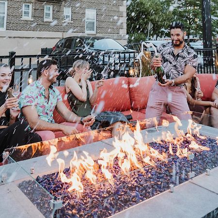 Voco Niagara Falls - The Cadence By Ihg المظهر الخارجي الصورة The patio at the 2019 Toronto International Film Festival