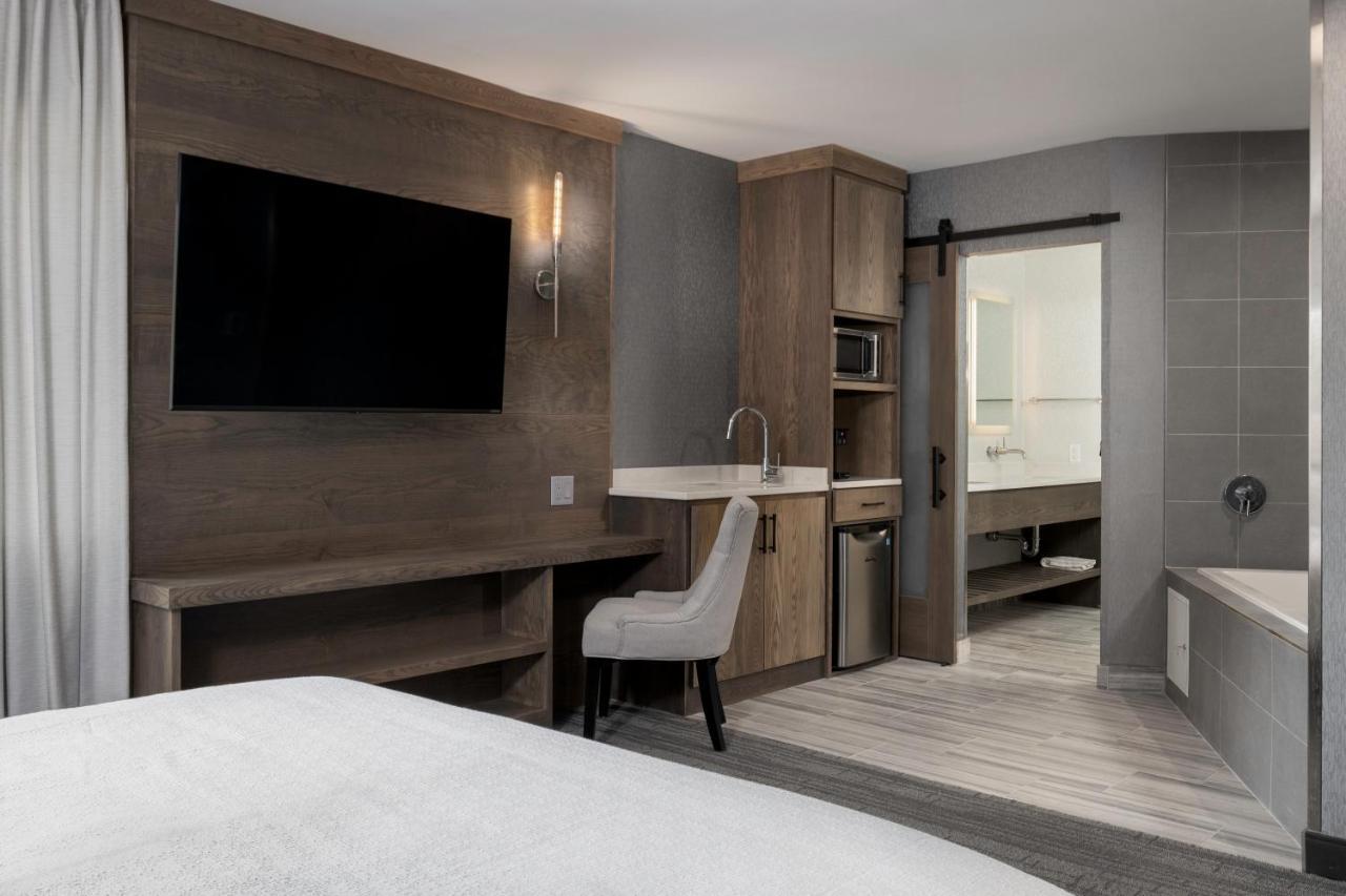 Voco Niagara Falls - The Cadence By Ihg المظهر الخارجي الصورة A guest room at the Hilton Garden Inn in San Francisco