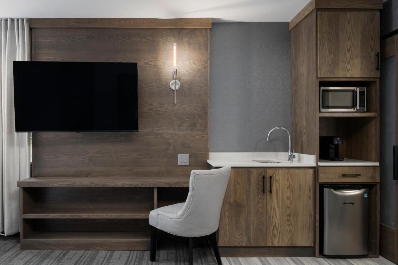 Voco Niagara Falls - The Cadence By Ihg المظهر الخارجي الصورة A wet bar in a hotel room