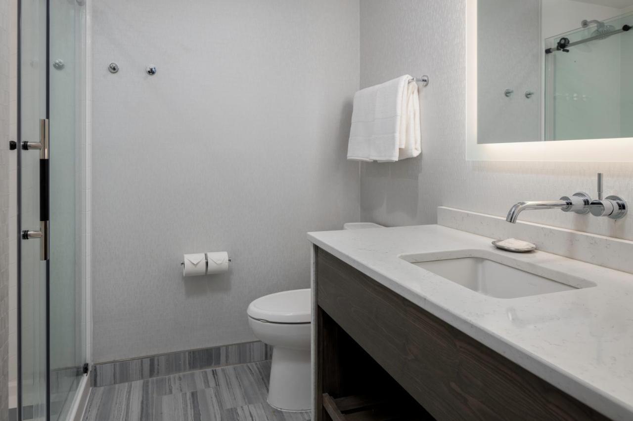Voco Niagara Falls - The Cadence By Ihg المظهر الخارجي الصورة Bathroom