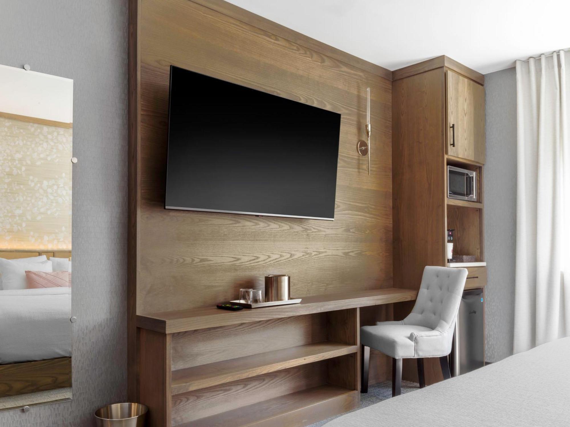 Voco Niagara Falls - The Cadence By Ihg المظهر الخارجي الصورة A television in a hotel room