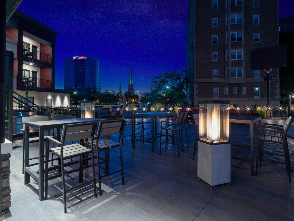 Voco Niagara Falls - The Cadence By Ihg المظهر الخارجي الصورة The patio at the Hotel Indigo